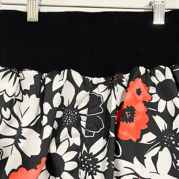 NWT Free People Movement Carpe Diem Shorts in Tuxedo Daisy - Picture 10 of 10